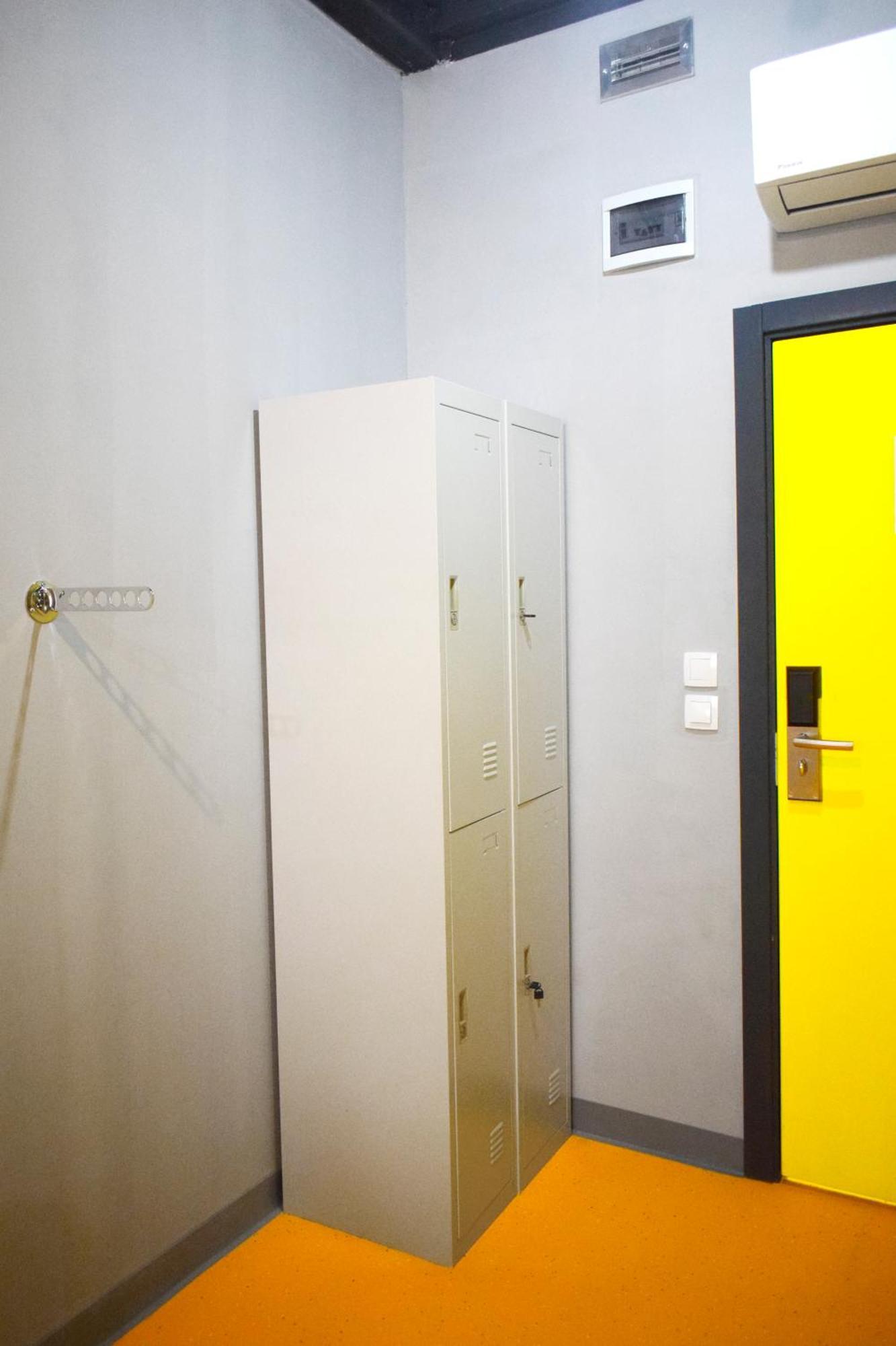 Cube Capsule Hostel *